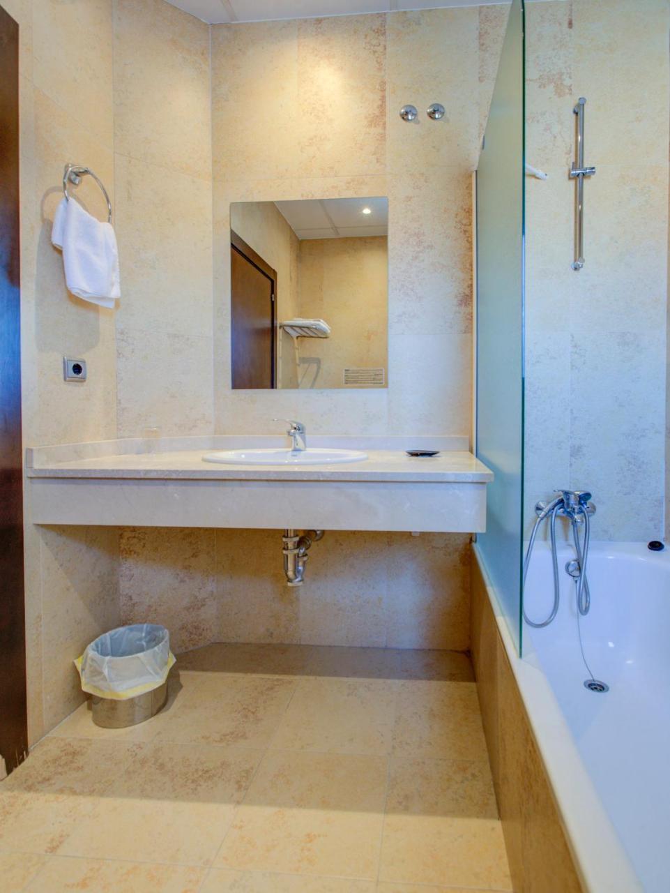 Hotel El Meson Торрихос Экстерьер фото