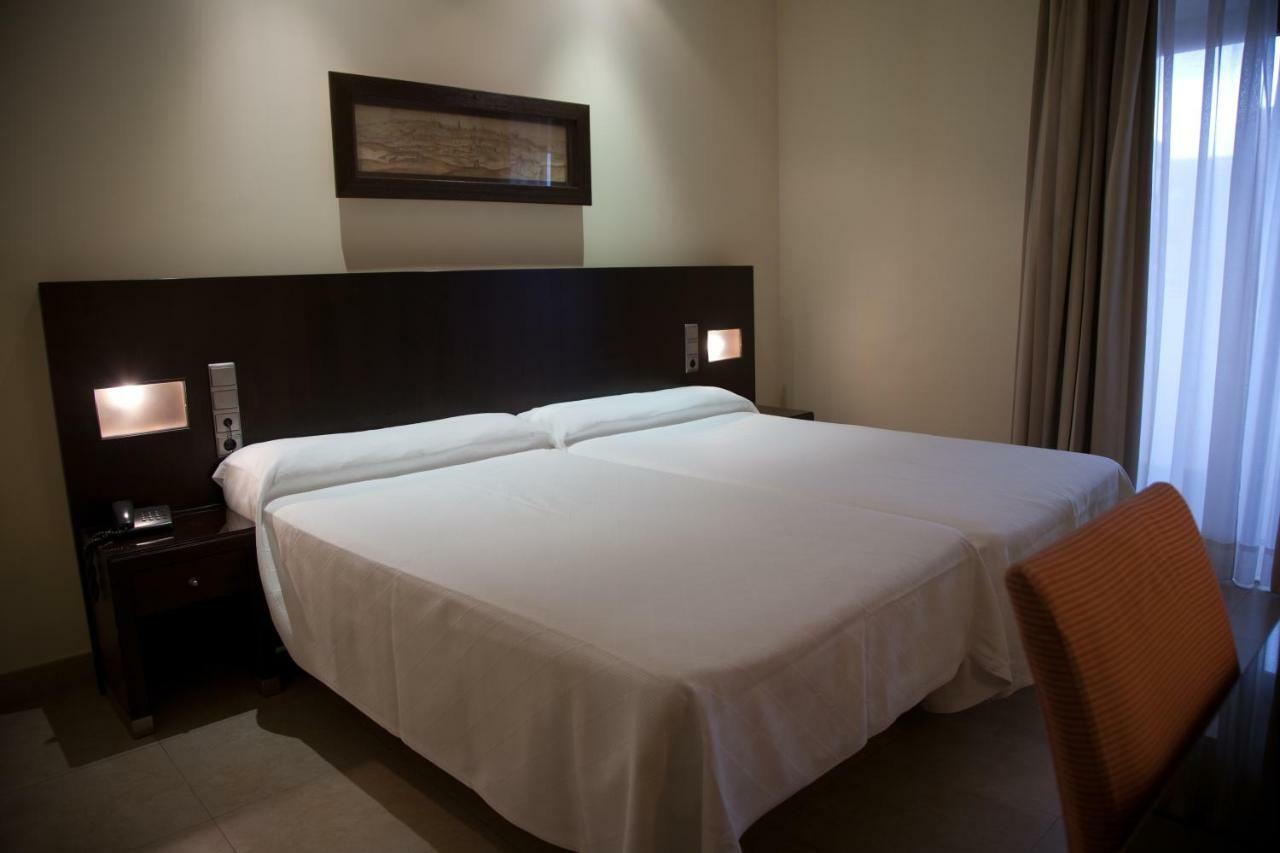 Hotel El Meson Торрихос Экстерьер фото
