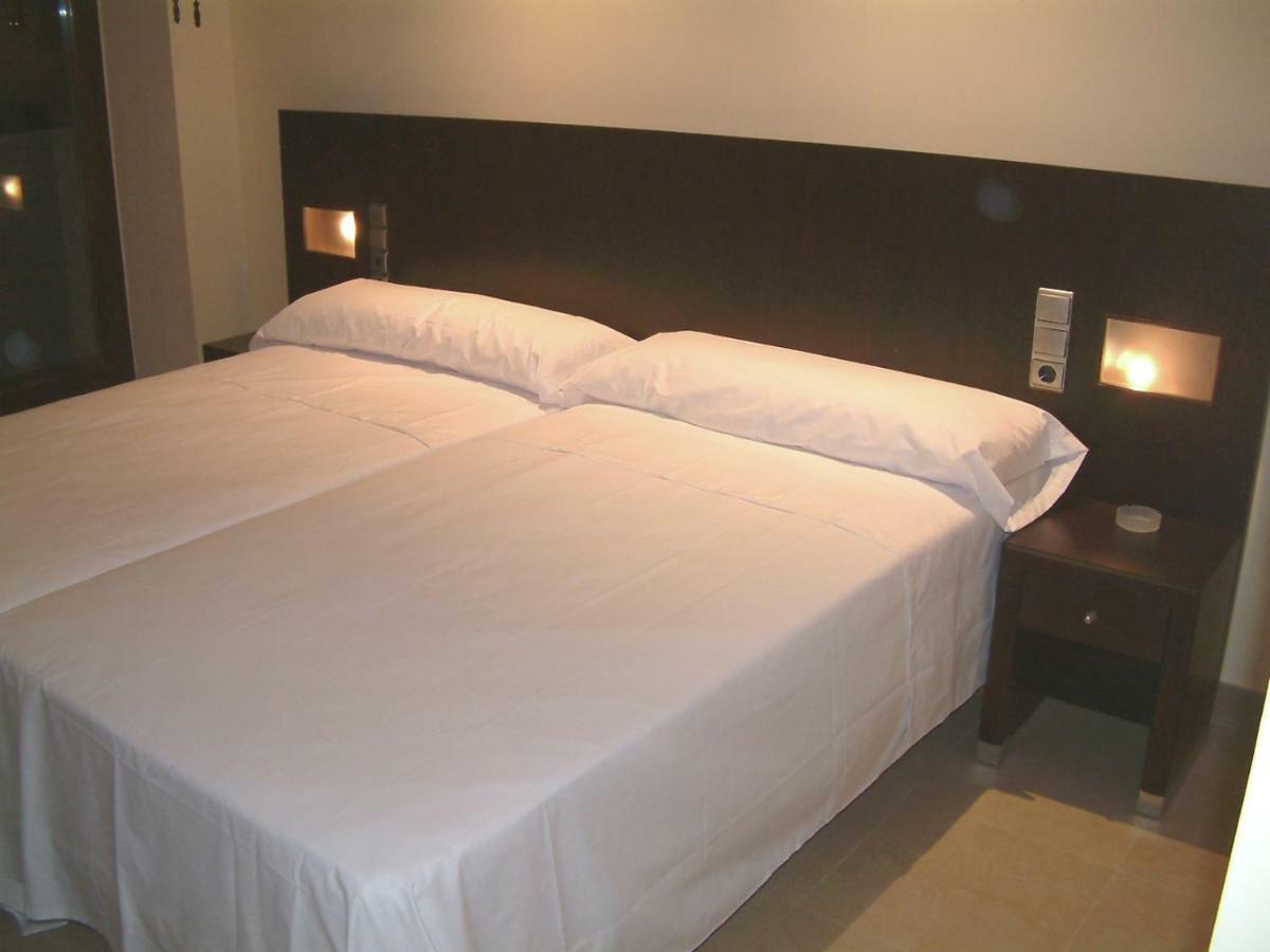 Hotel El Meson Торрихос Экстерьер фото