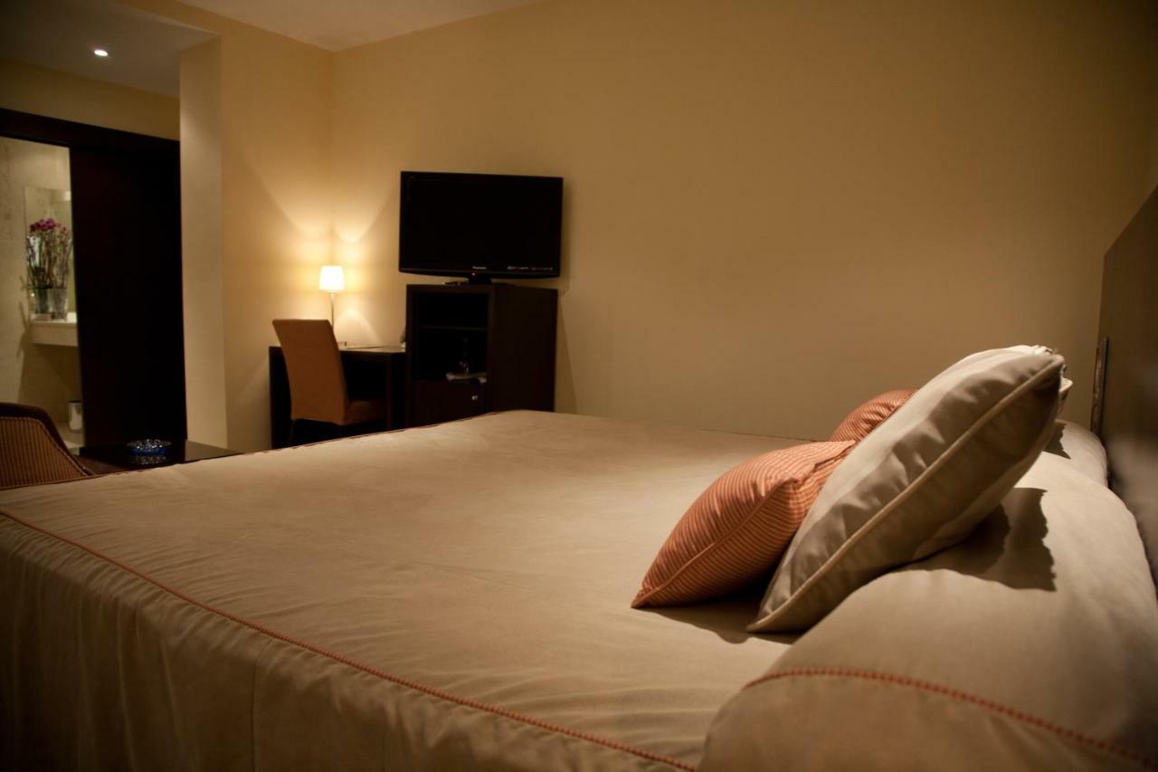 Hotel El Meson Торрихос Экстерьер фото