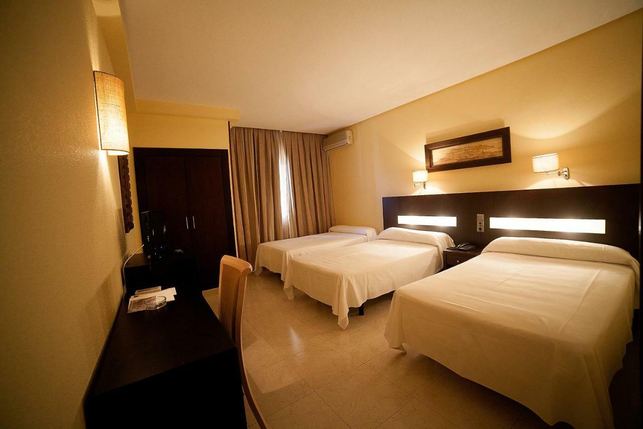 Hotel El Meson Торрихос Экстерьер фото
