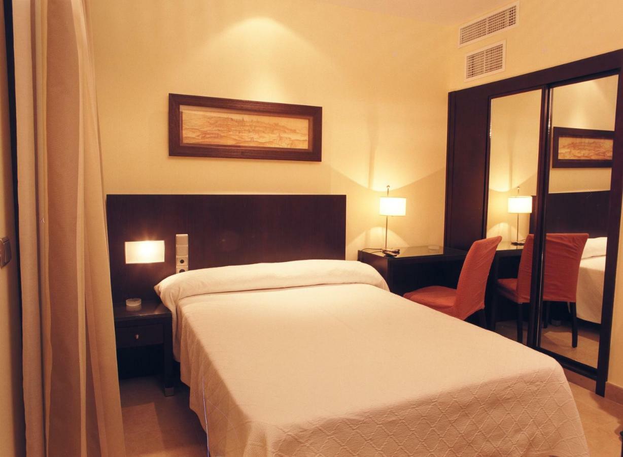 Hotel El Meson Торрихос Экстерьер фото