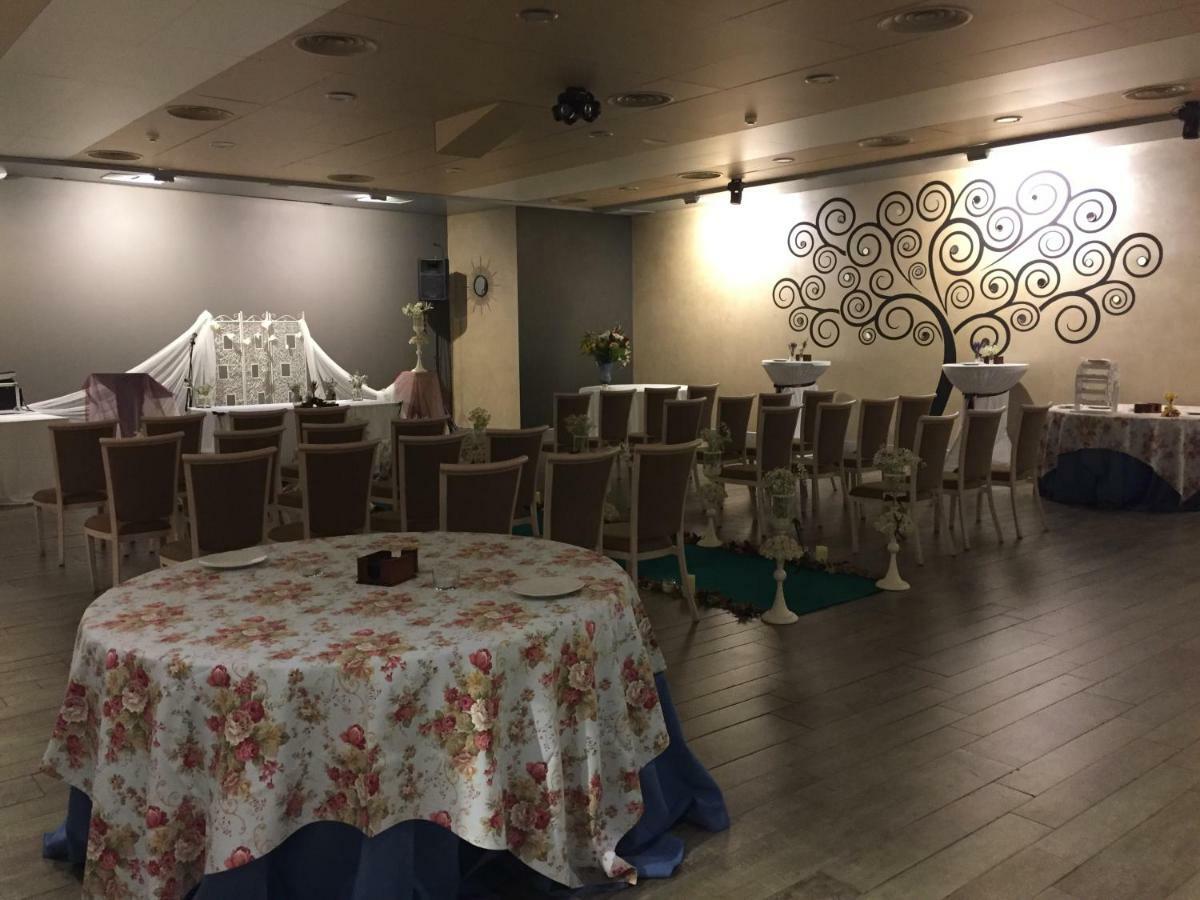 Hotel El Meson Торрихос Экстерьер фото