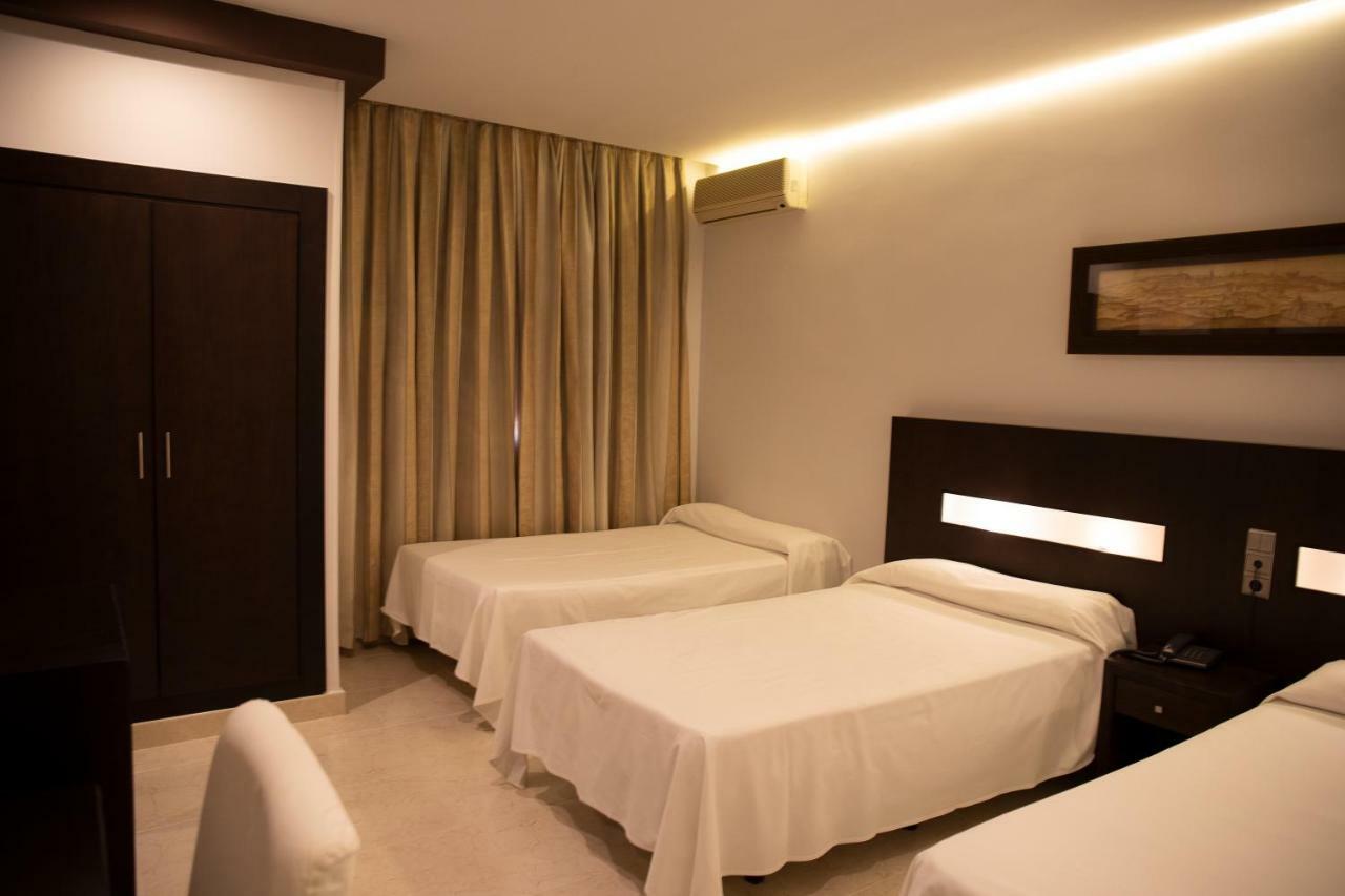 Hotel El Meson Торрихос Экстерьер фото