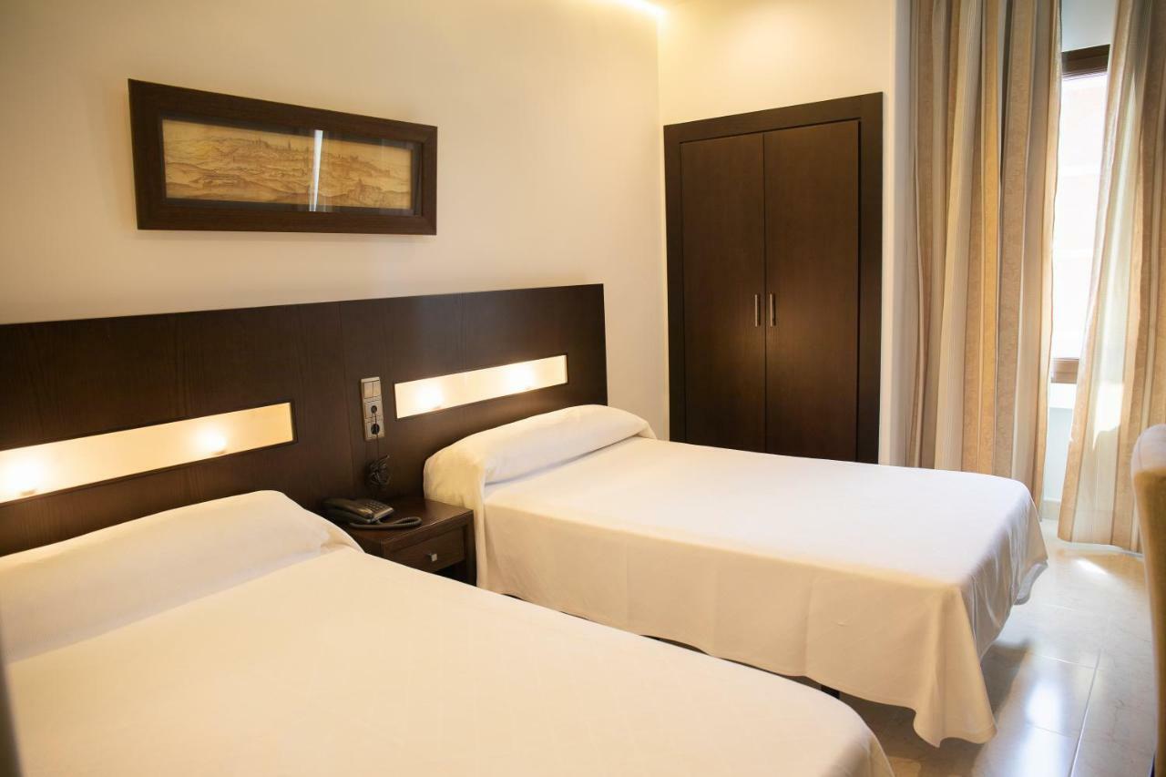 Hotel El Meson Торрихос Экстерьер фото